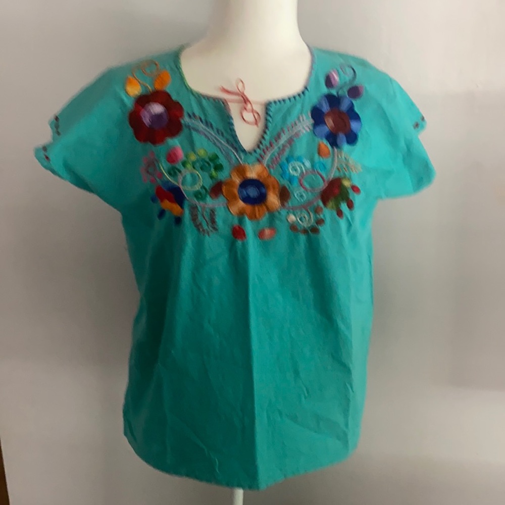 Artisanal blouse 100% handmade embroidered color agua.